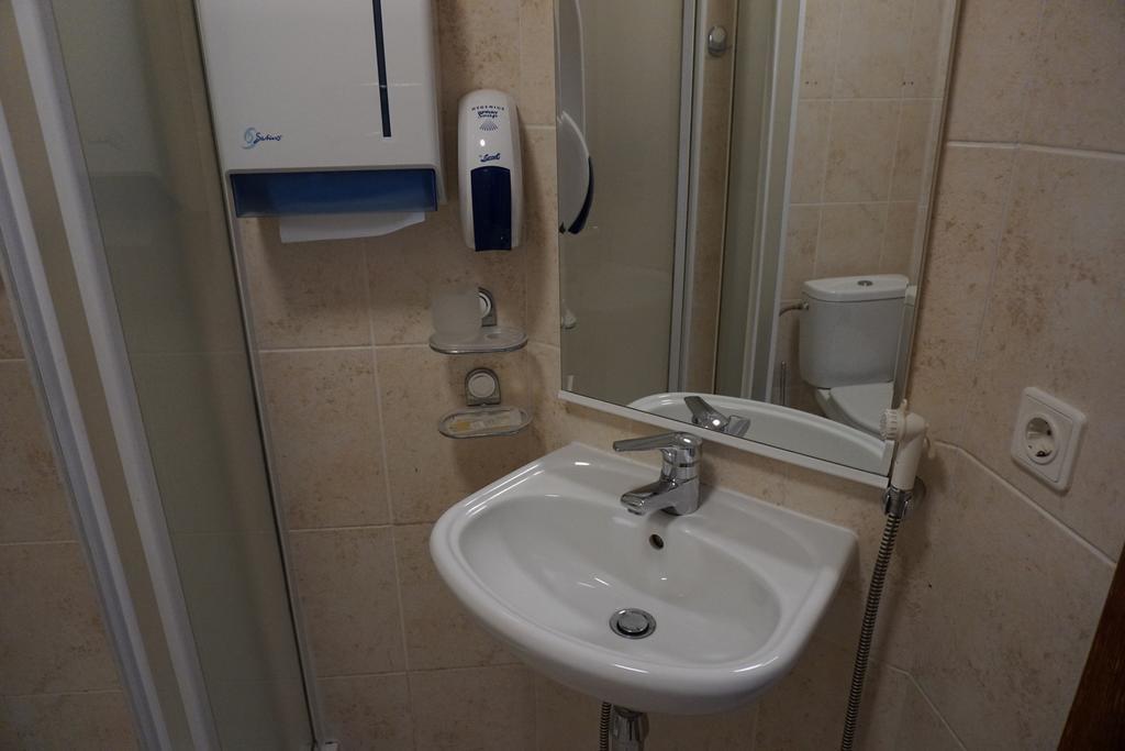 Duets Hotell Daugavpils Exteriör bild