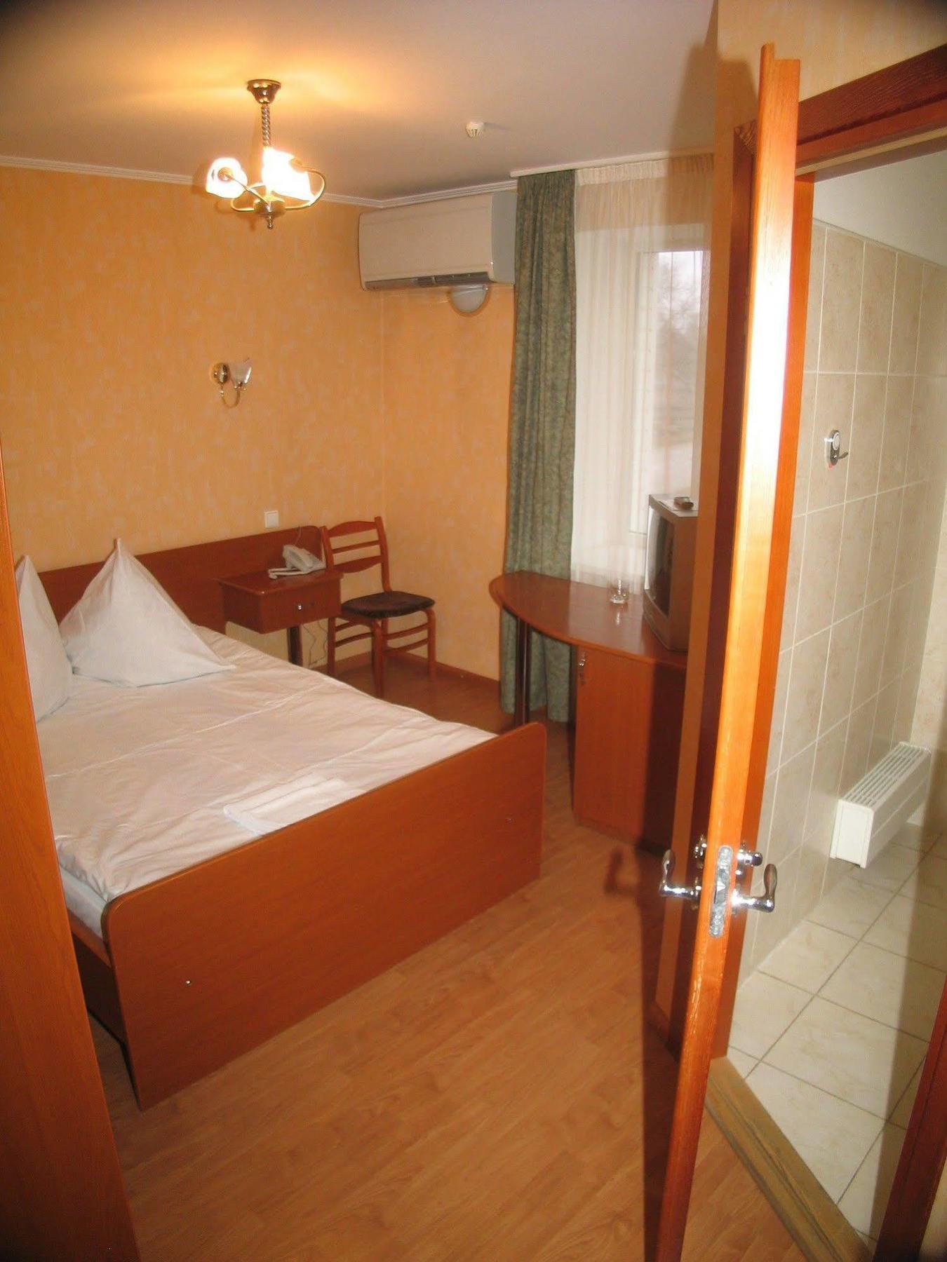 Duets Hotell Daugavpils Exteriör bild