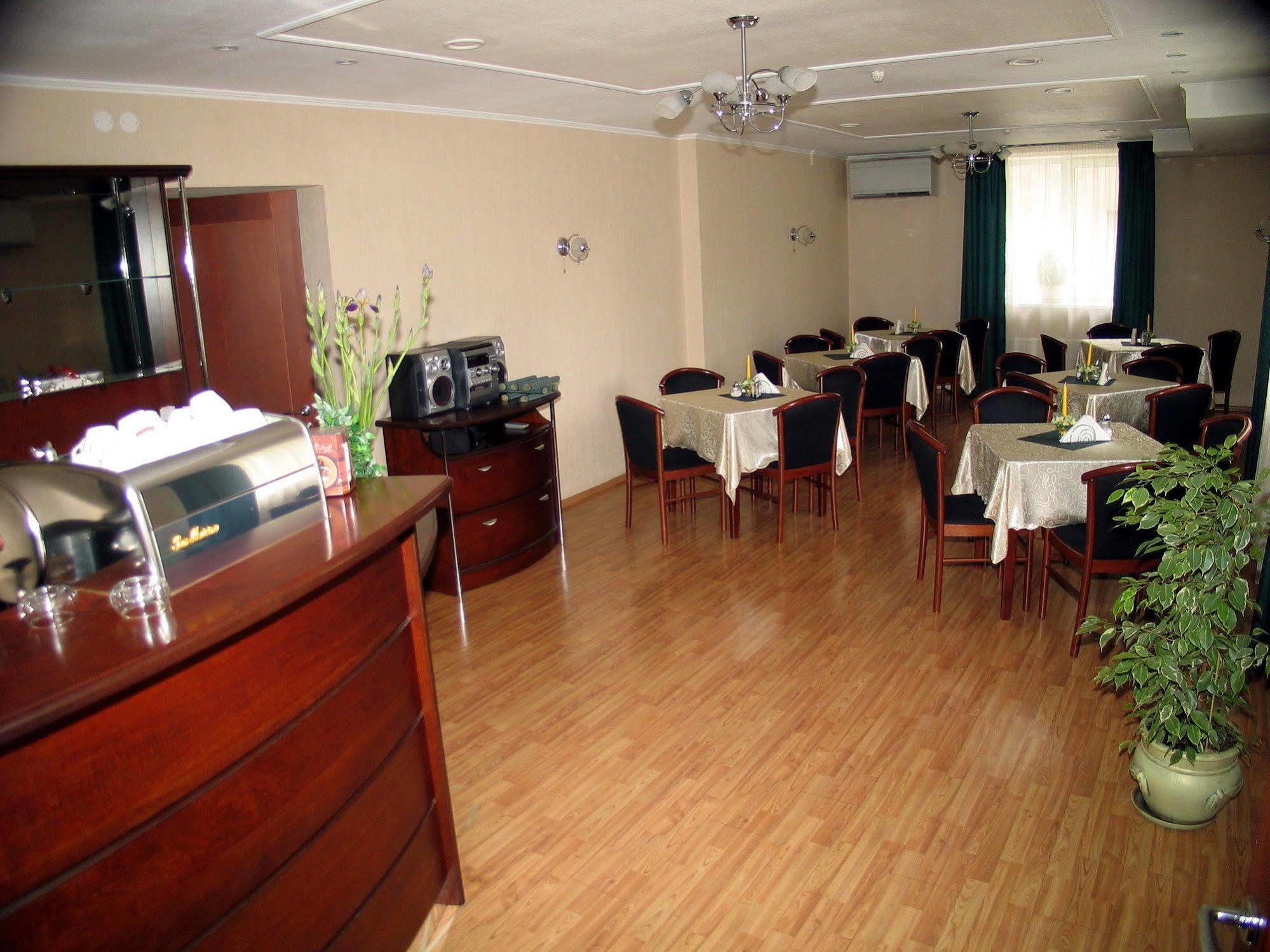 Duets Hotell Daugavpils Exteriör bild