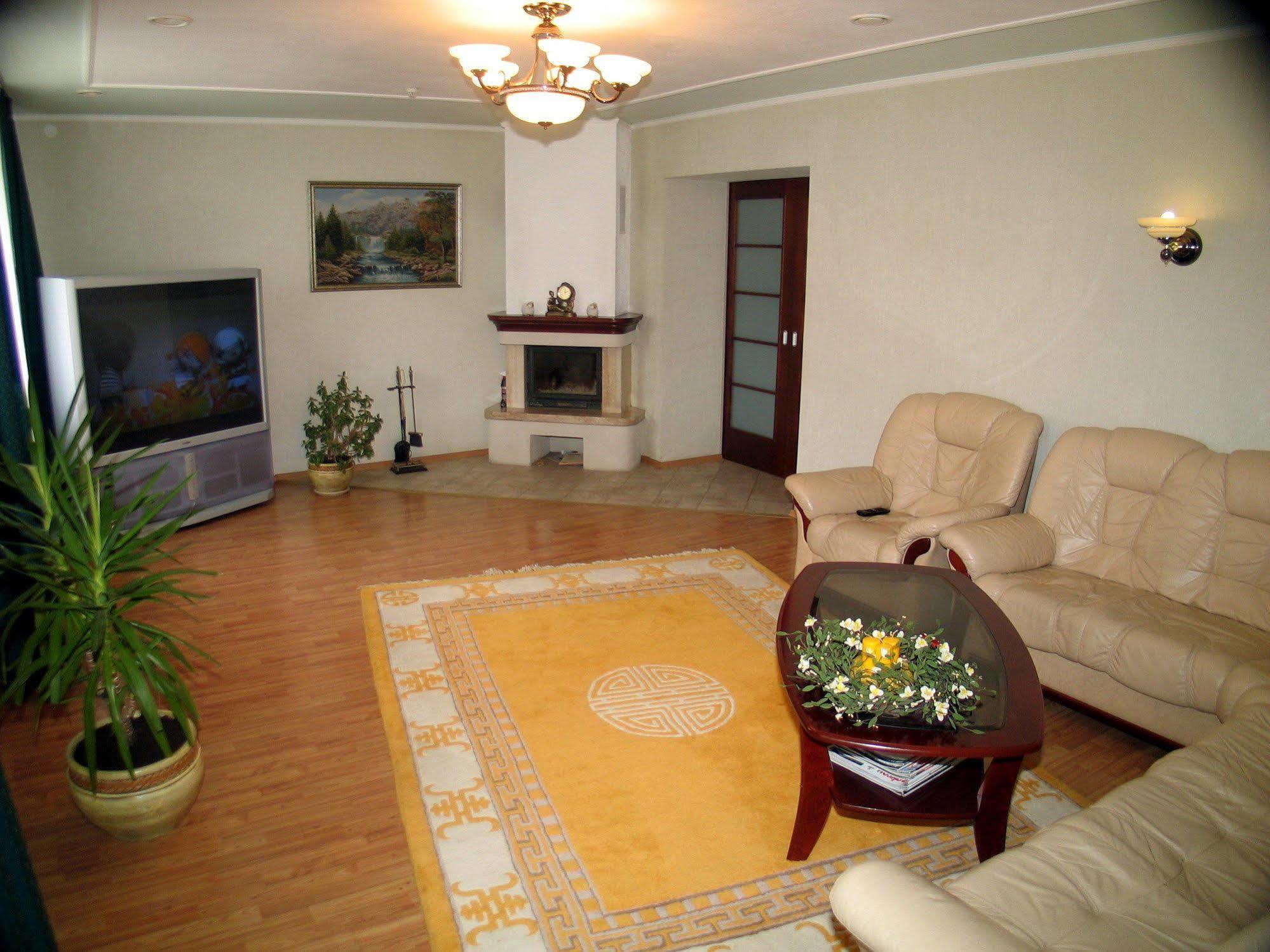 Duets Hotell Daugavpils Exteriör bild
