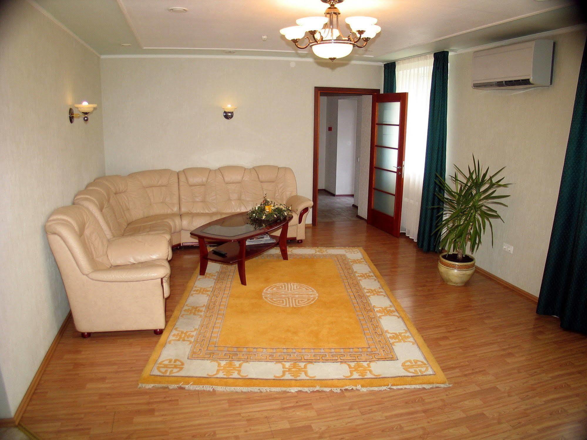Duets Hotell Daugavpils Exteriör bild